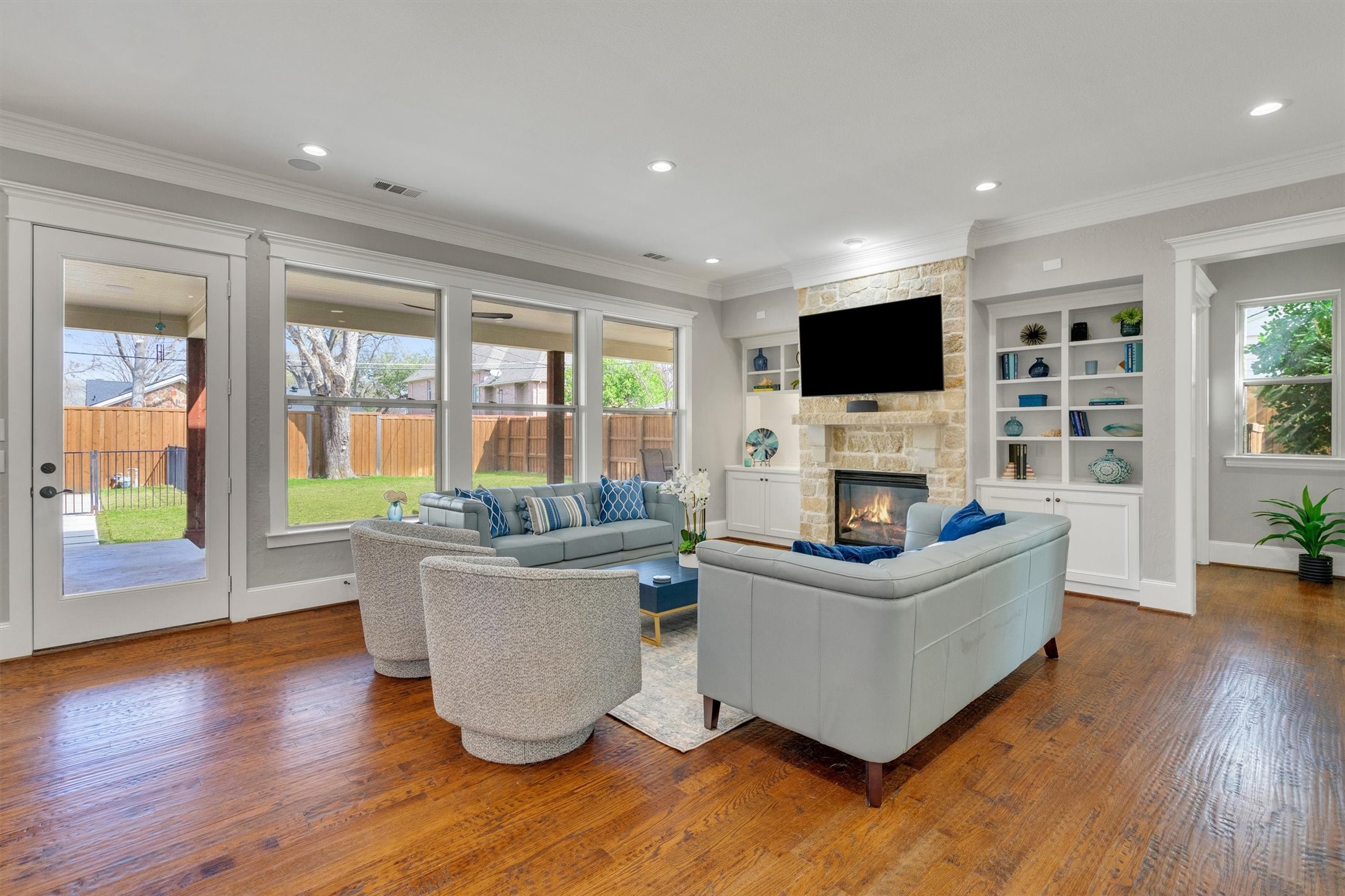 6811 Deloache Avenue Dallas TX 75225