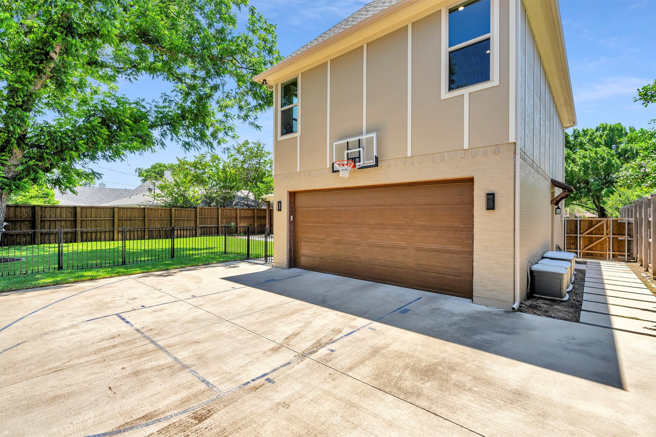 6811 Deloache Avenue Dallas TX 75225