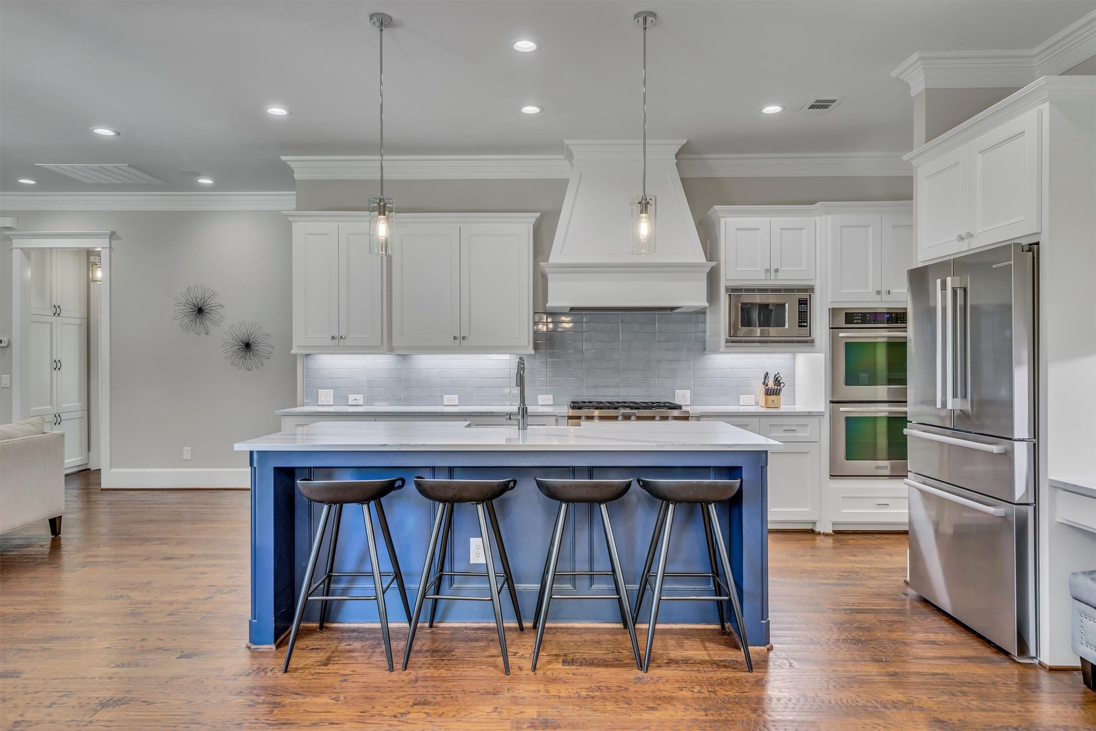 6811 Deloache Avenue Dallas TX 75225