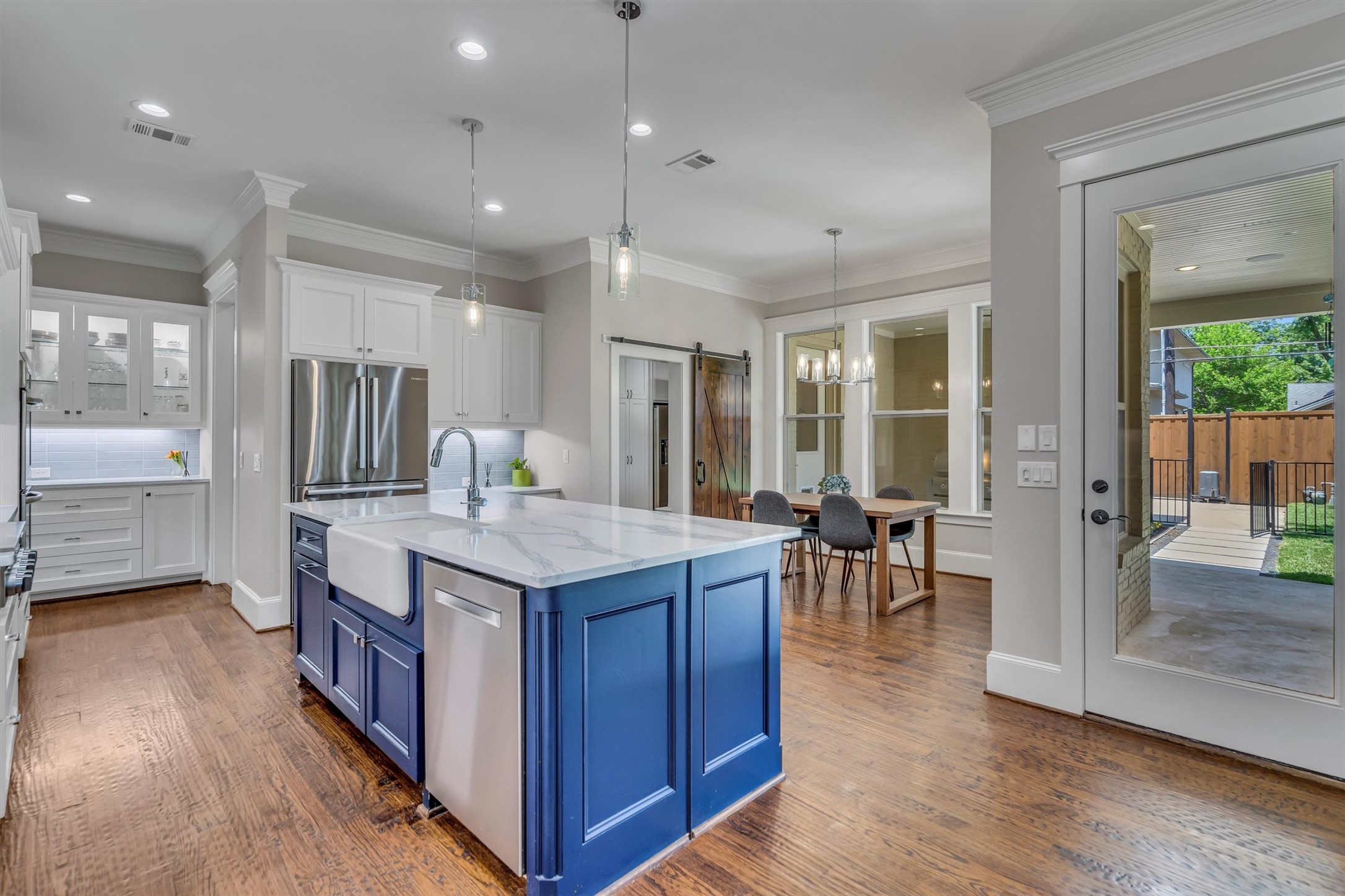 6811 Deloache Avenue Dallas TX 75225