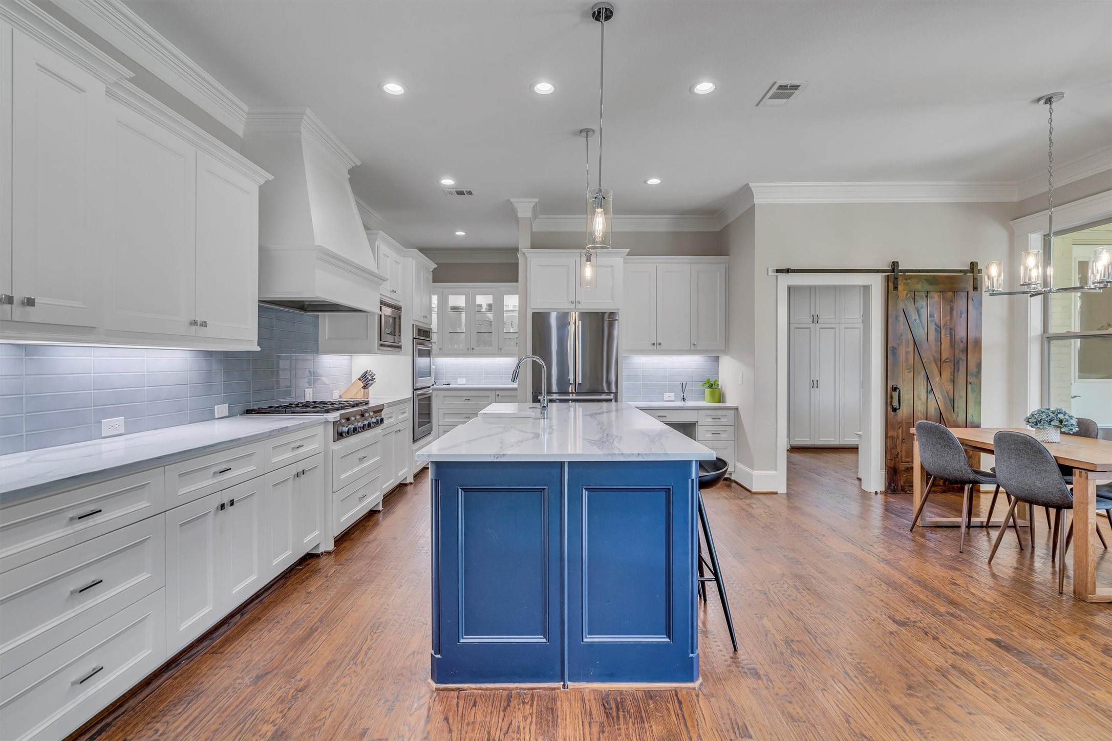 6811 Deloache Avenue Dallas TX 75225