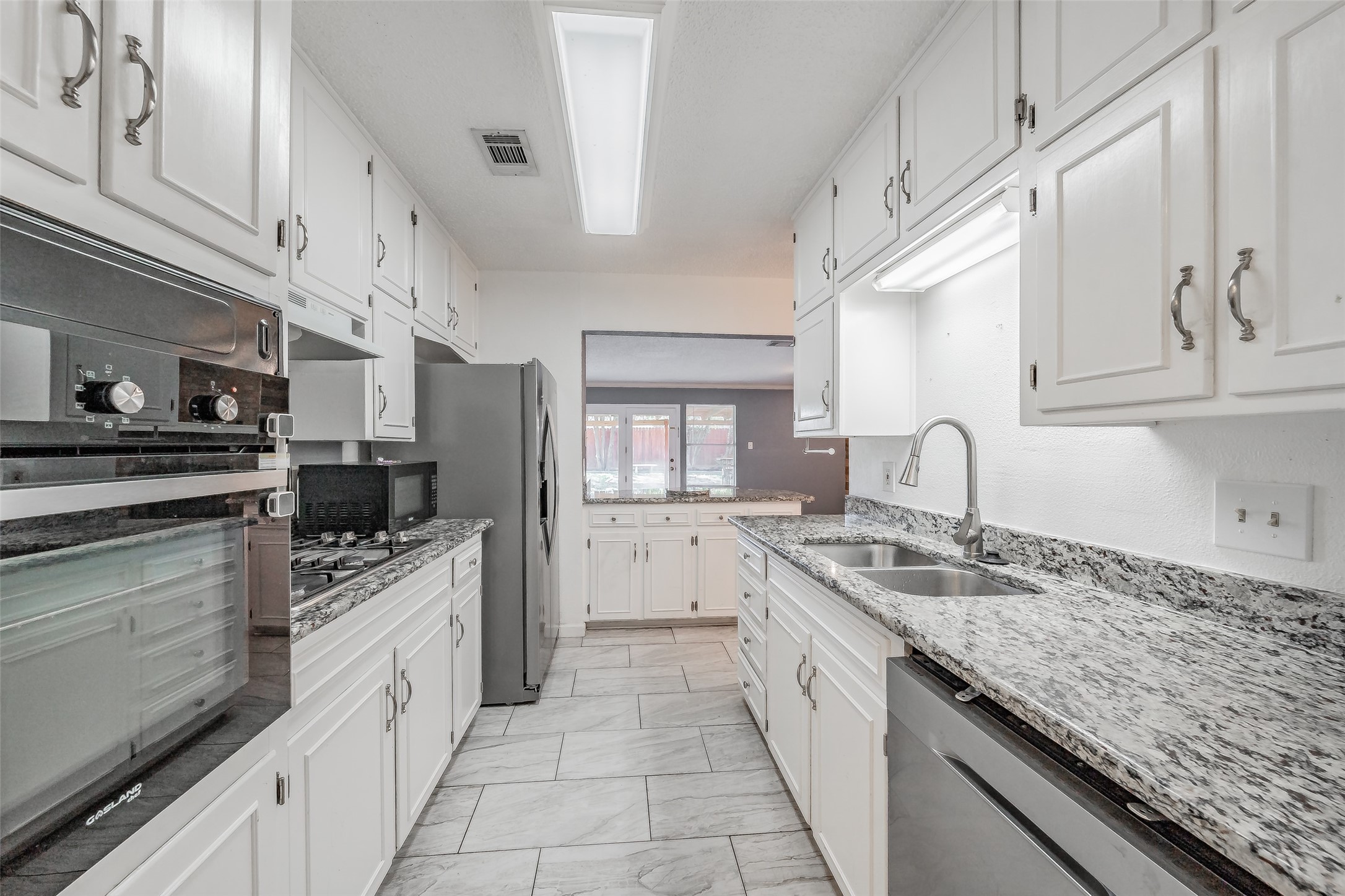 821 Prestwick Street Bedford TX 76022