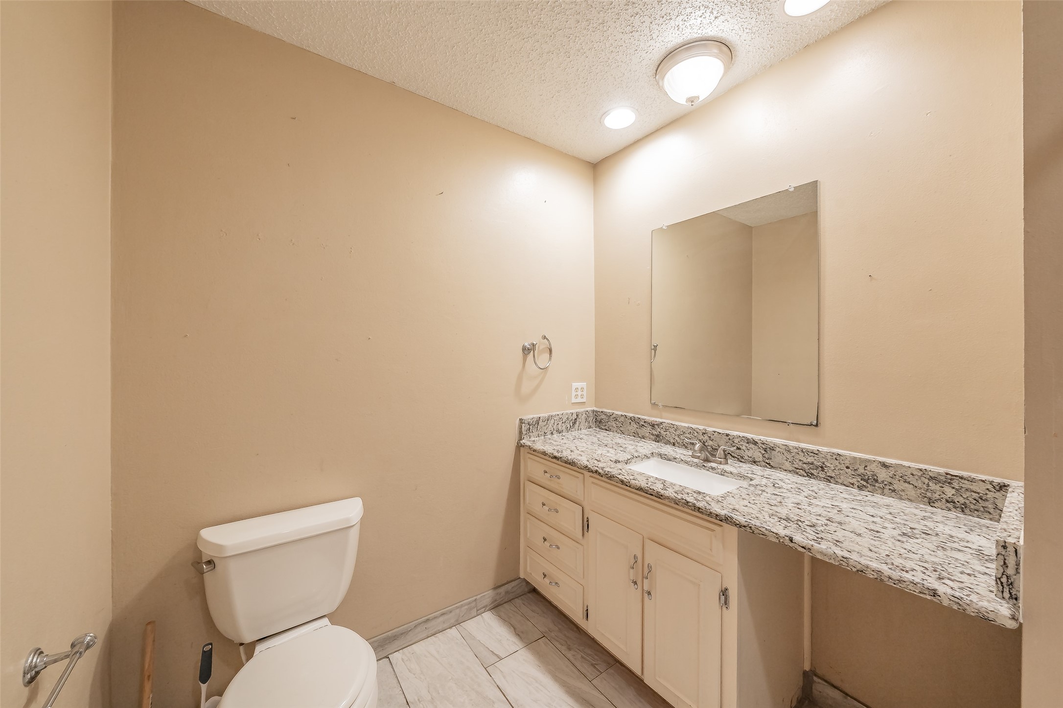 821 Prestwick Street Bedford TX 76022