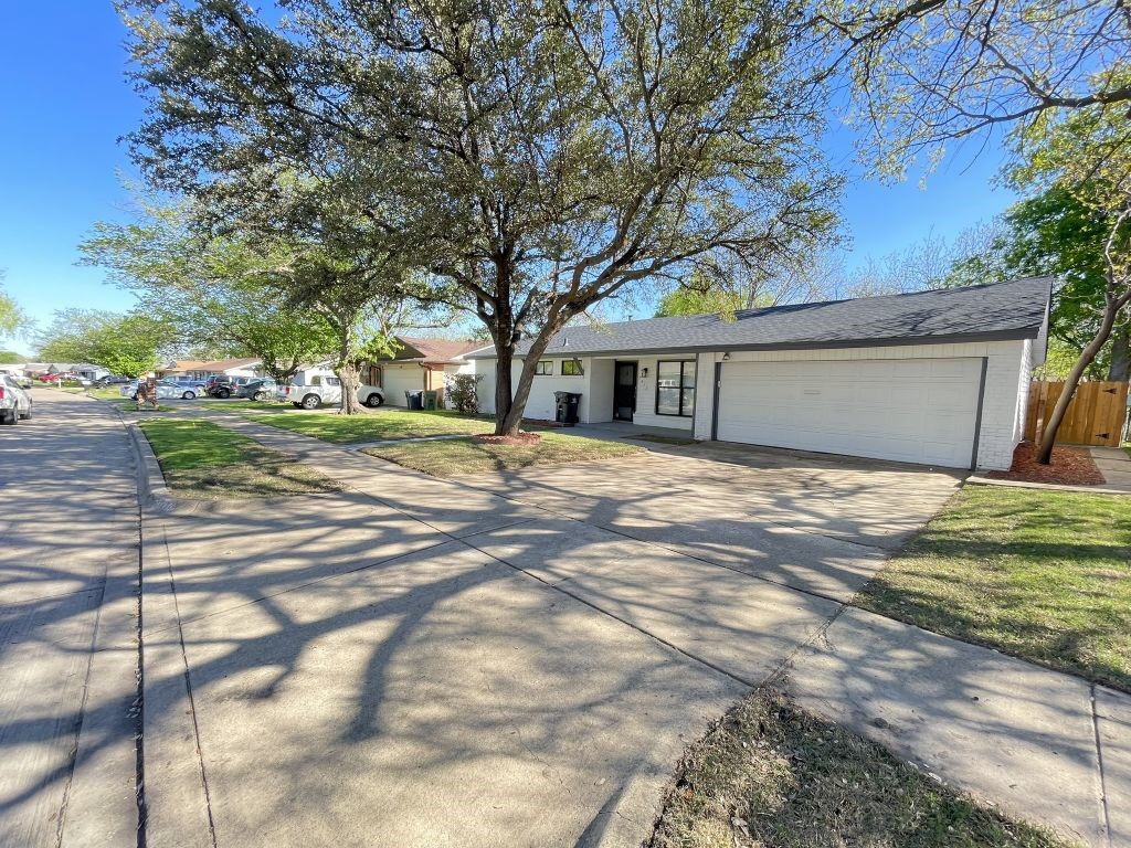 2412 Gilbert Circle Arlington TX 76010