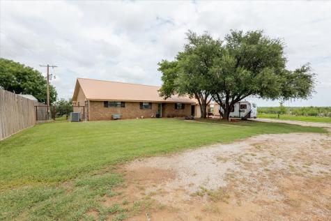 199 Willingham Loop Seymour TX 76380