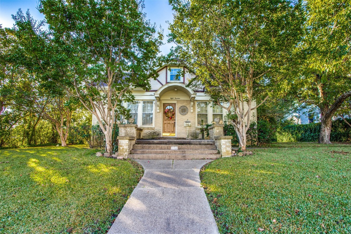 814 W Houston Street Sherman TX 75092