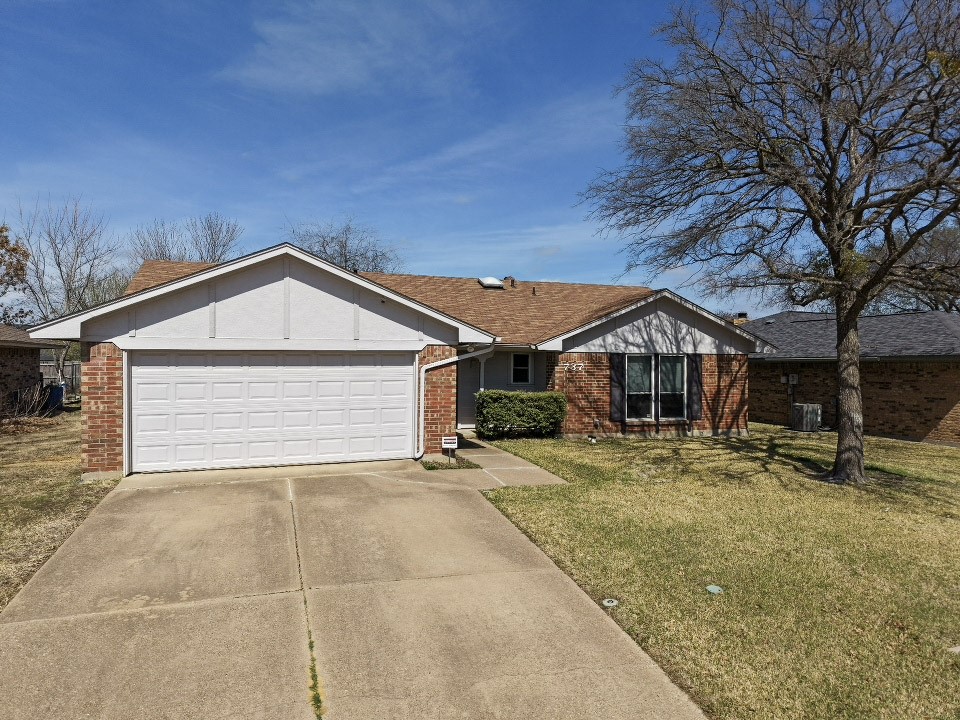 737 Kensington Lane Mansfield TX 76063