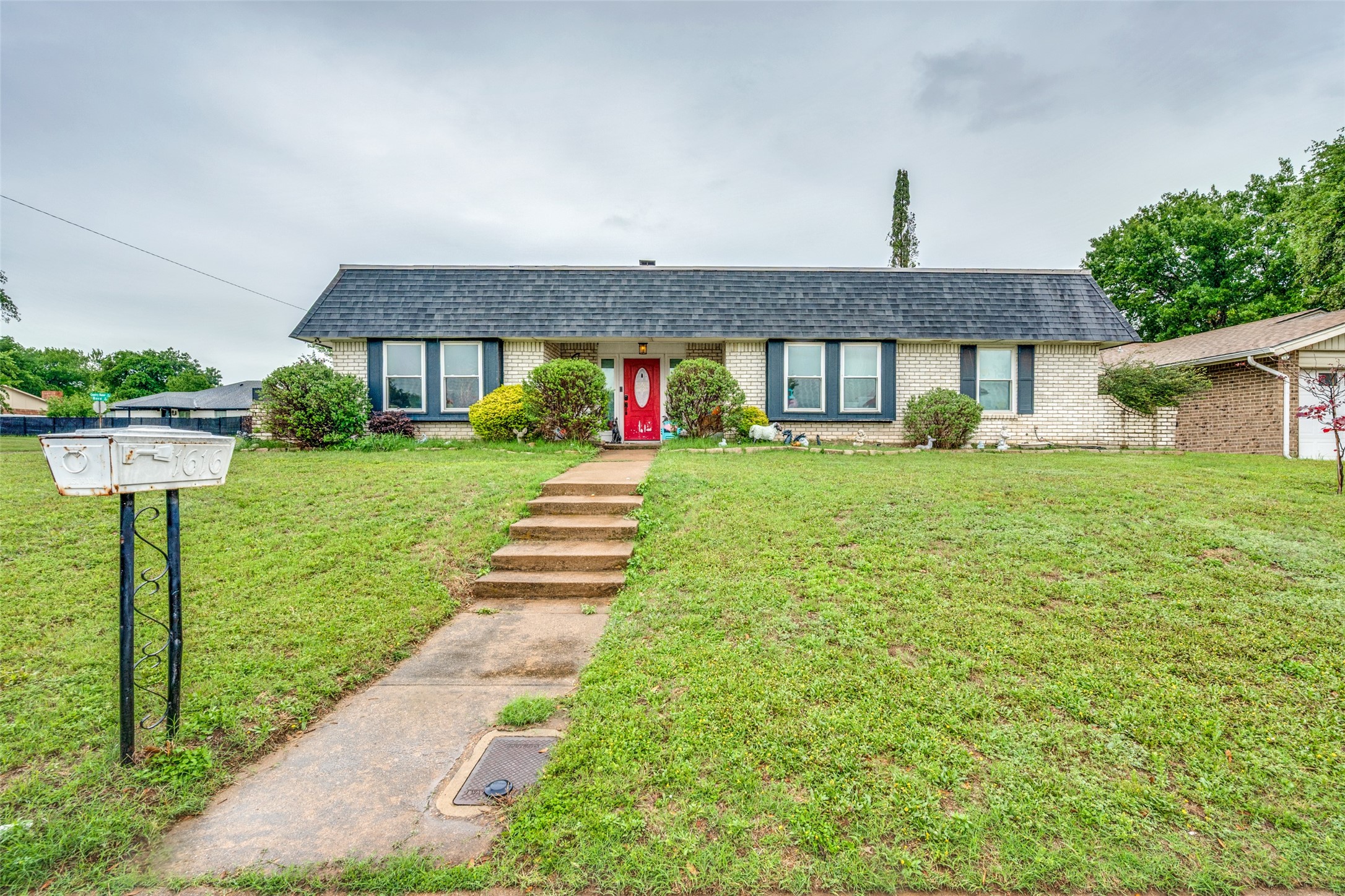 1616 Country Manor Road Fort Worth TX 76134
