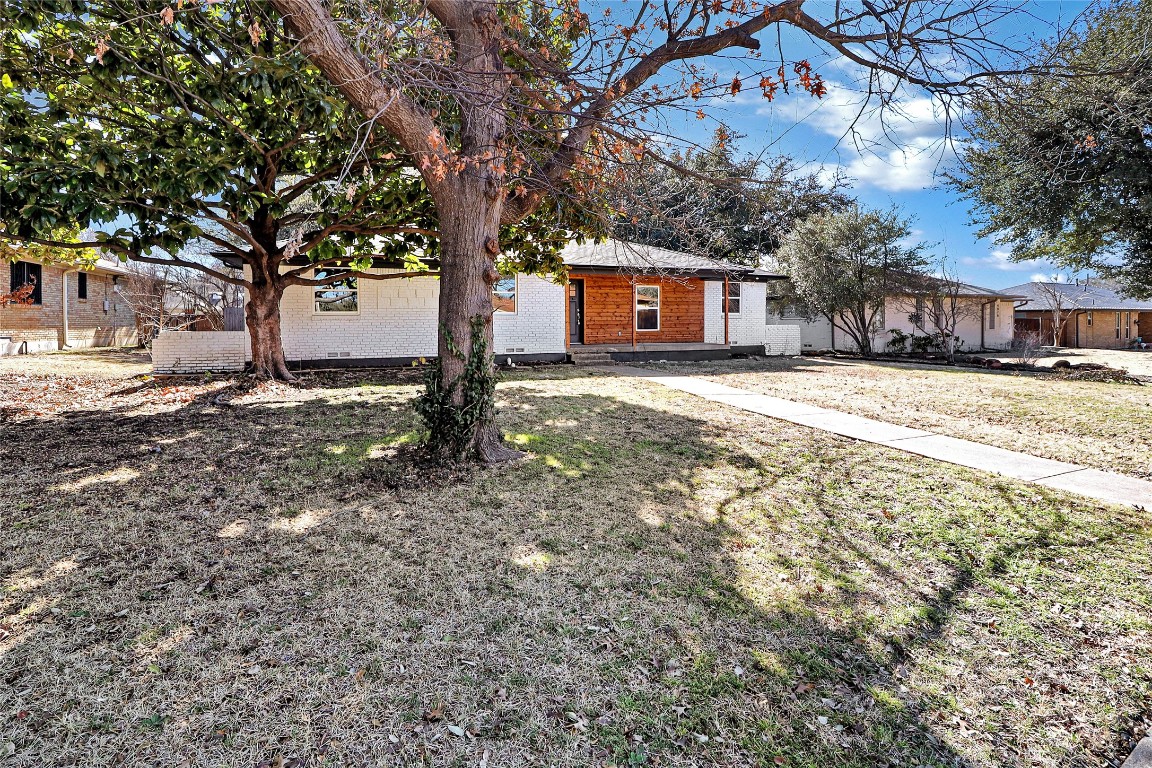4884 Hazelhurst Lane Dallas TX 75227