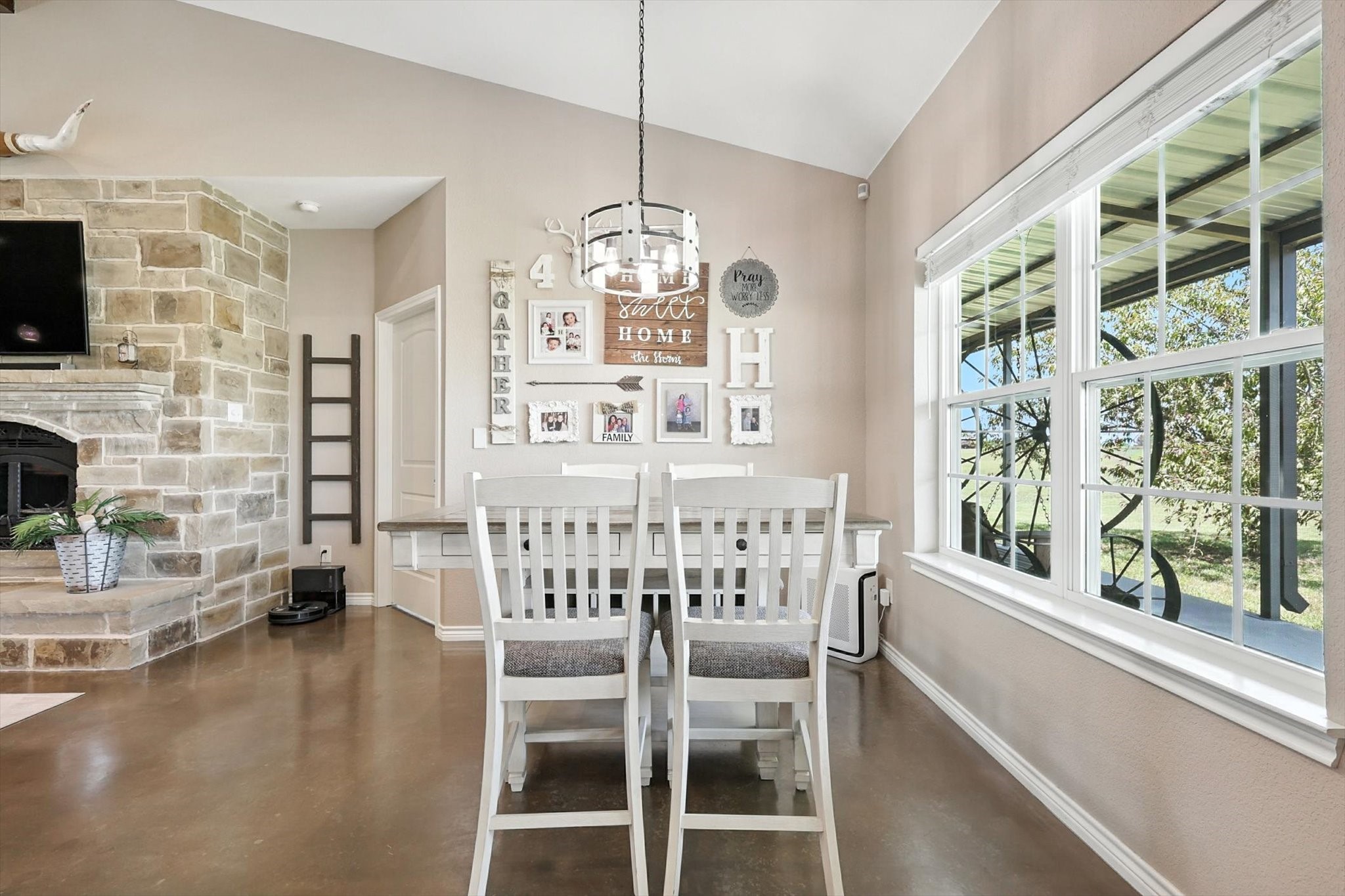 1106 Private Road 425 Whitewright TX 75491