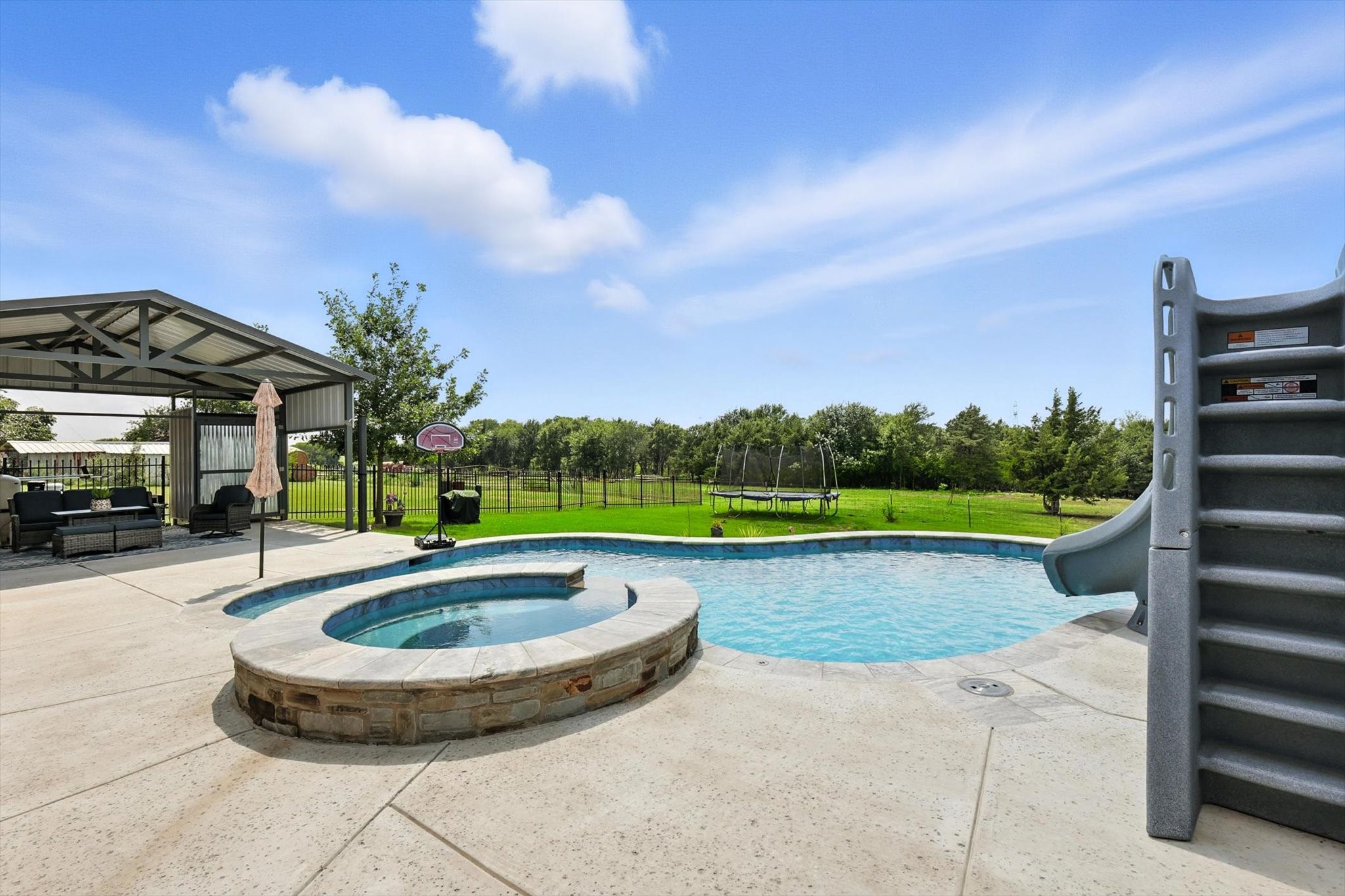 1106 Private Road 425 Whitewright TX 75491