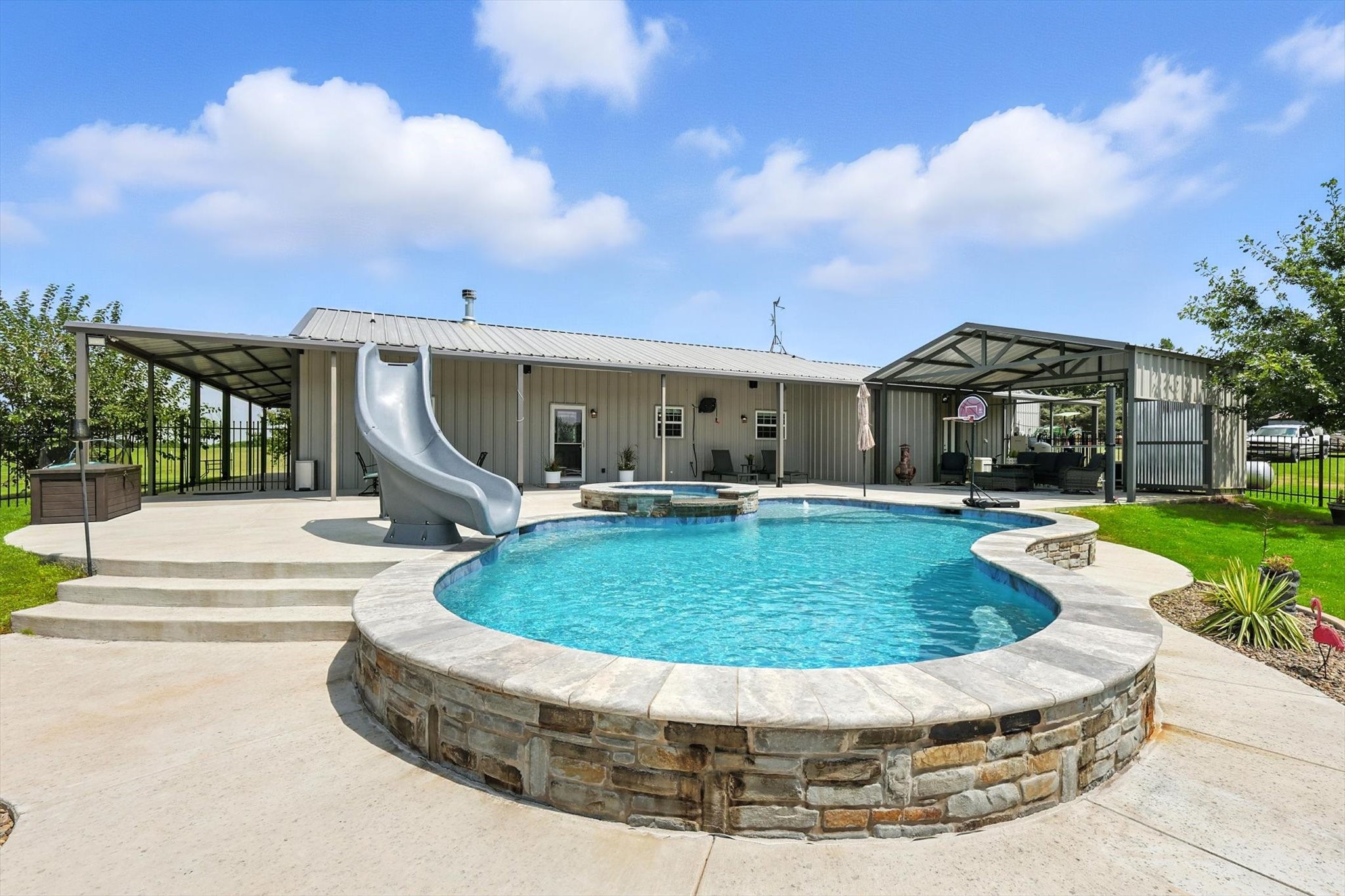 1106 Private Road 425 Whitewright TX 75491