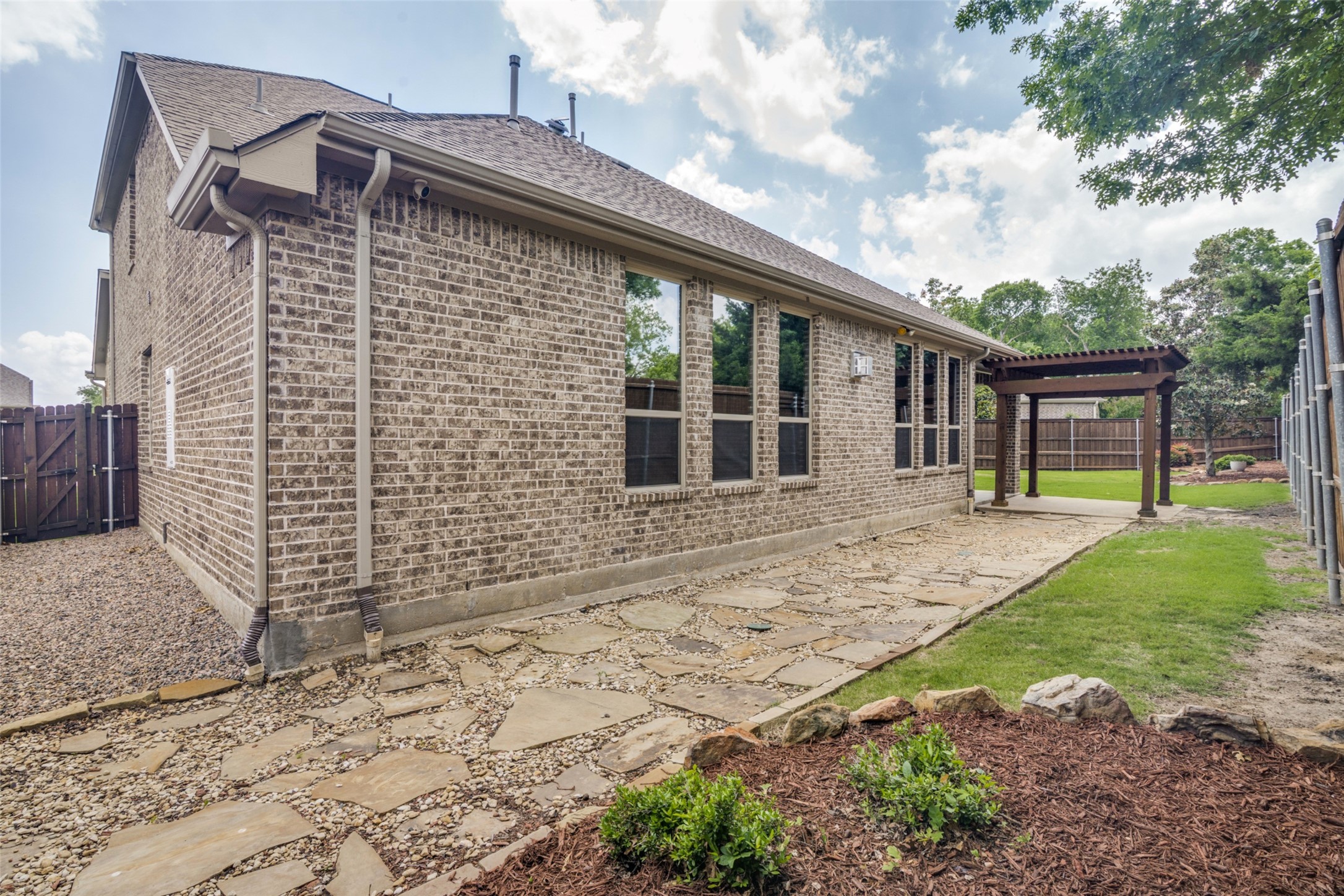 10002 Edgeway Circle Rowlett TX 75089