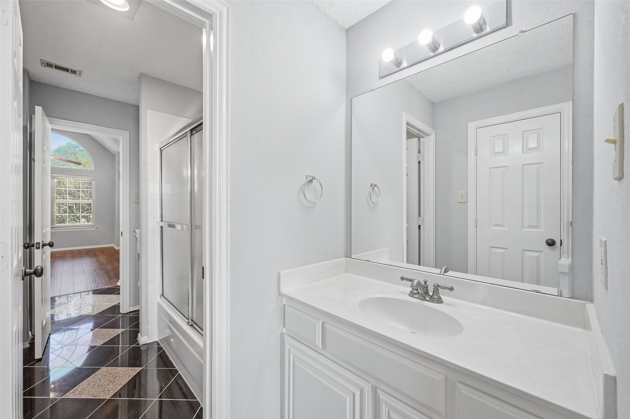 4203 Murwick Drive Arlington TX 76016