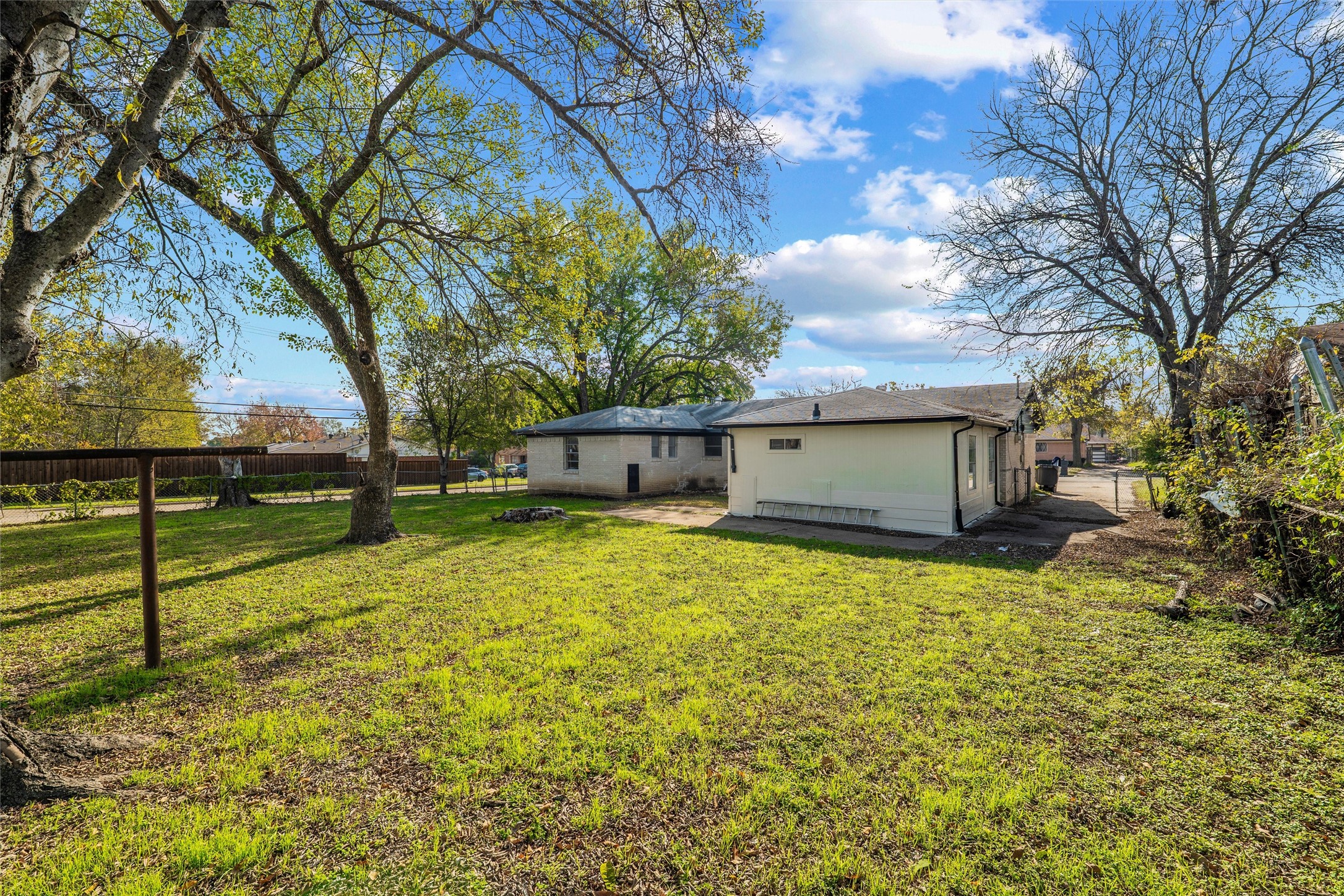 807 Havenwood Drive Dallas TX 75232