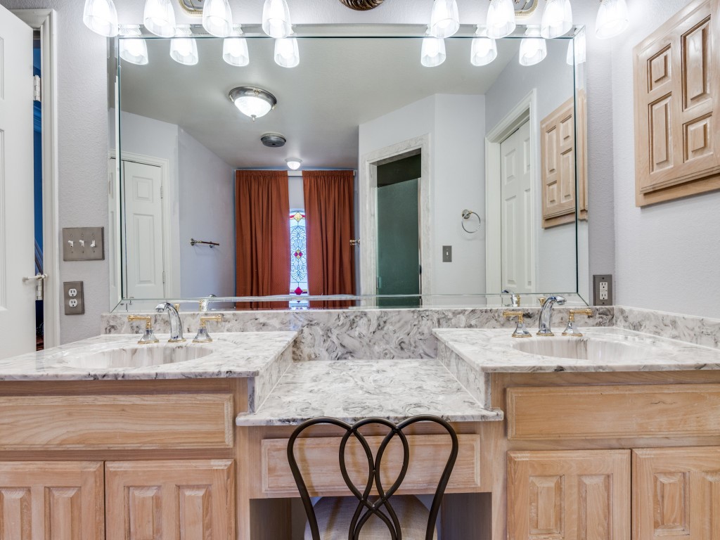 8640 Glen Eagles Drive Red Oak TX 75154