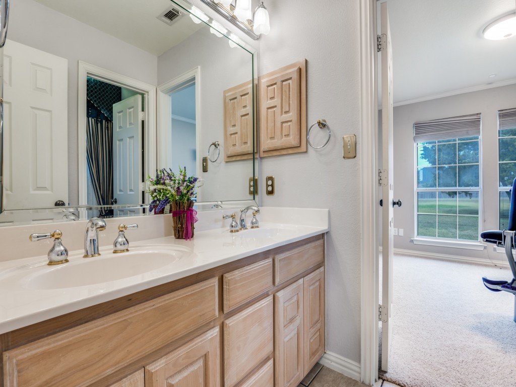 8640 Glen Eagles Drive Red Oak TX 75154