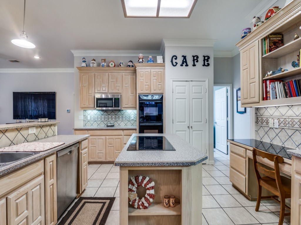 8640 Glen Eagles Drive Red Oak TX 75154