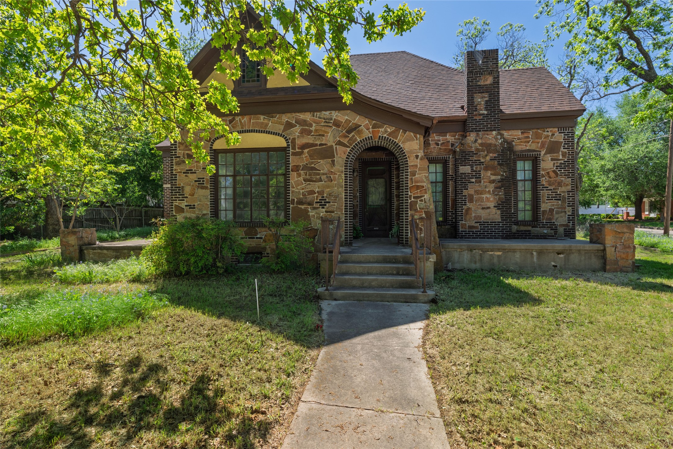 602 S Waco Street Weatherford TX 76086