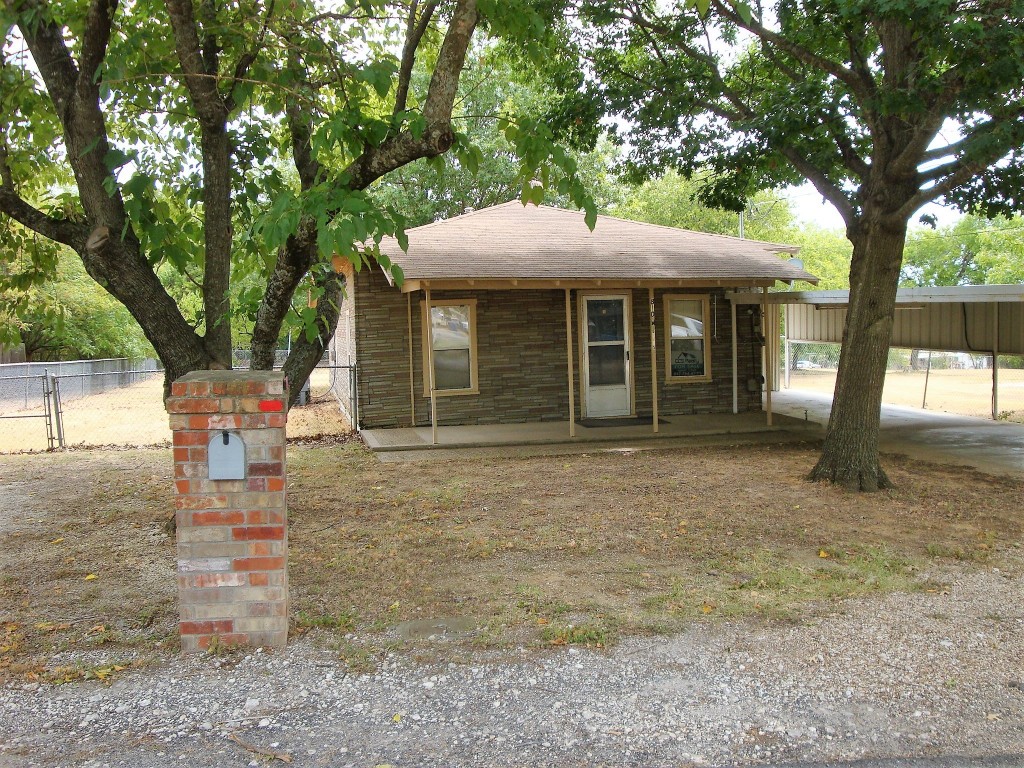 810 W Davis Avenue Alvarado TX 76009