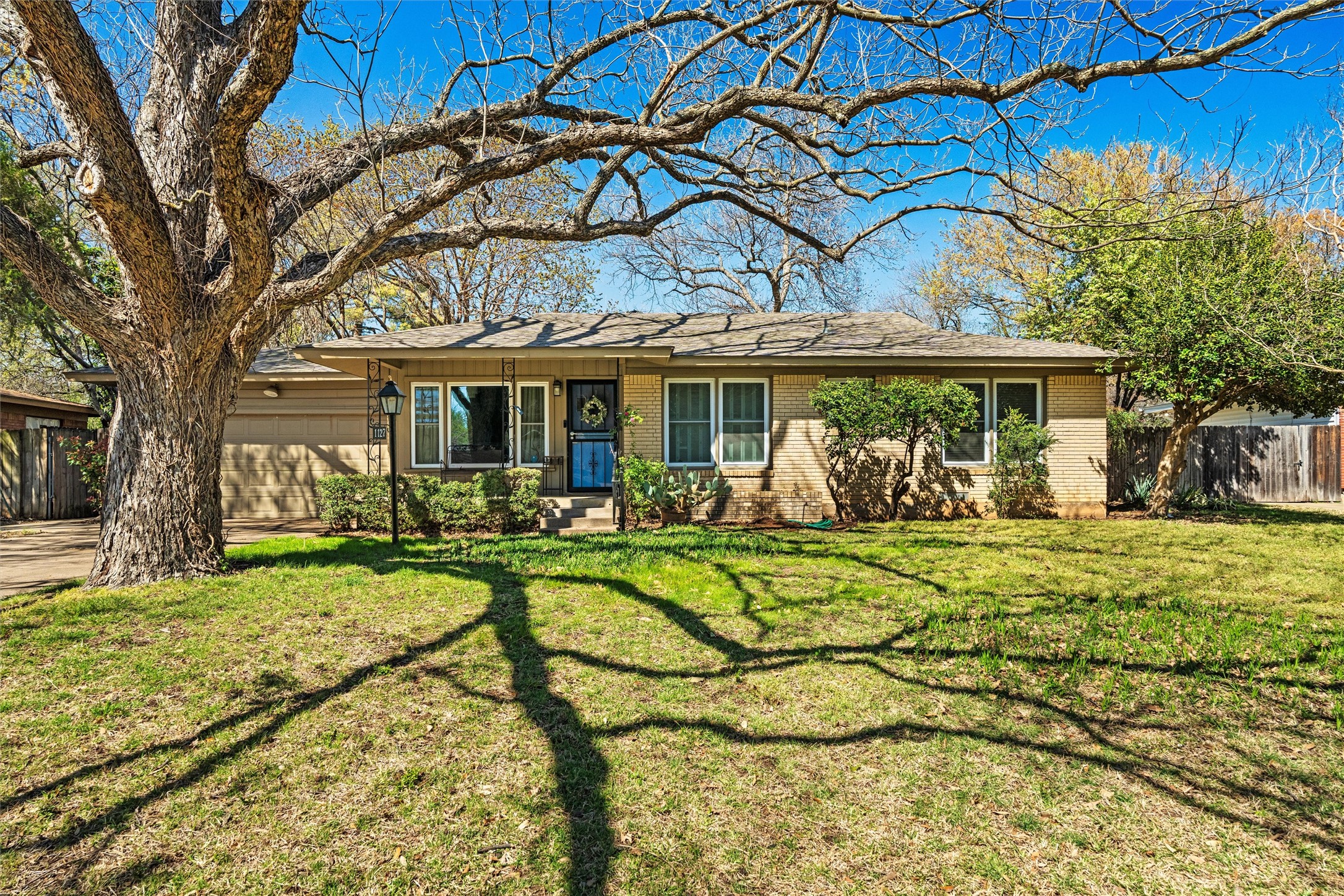 1127 W Inwood Drive Arlington TX 76013
