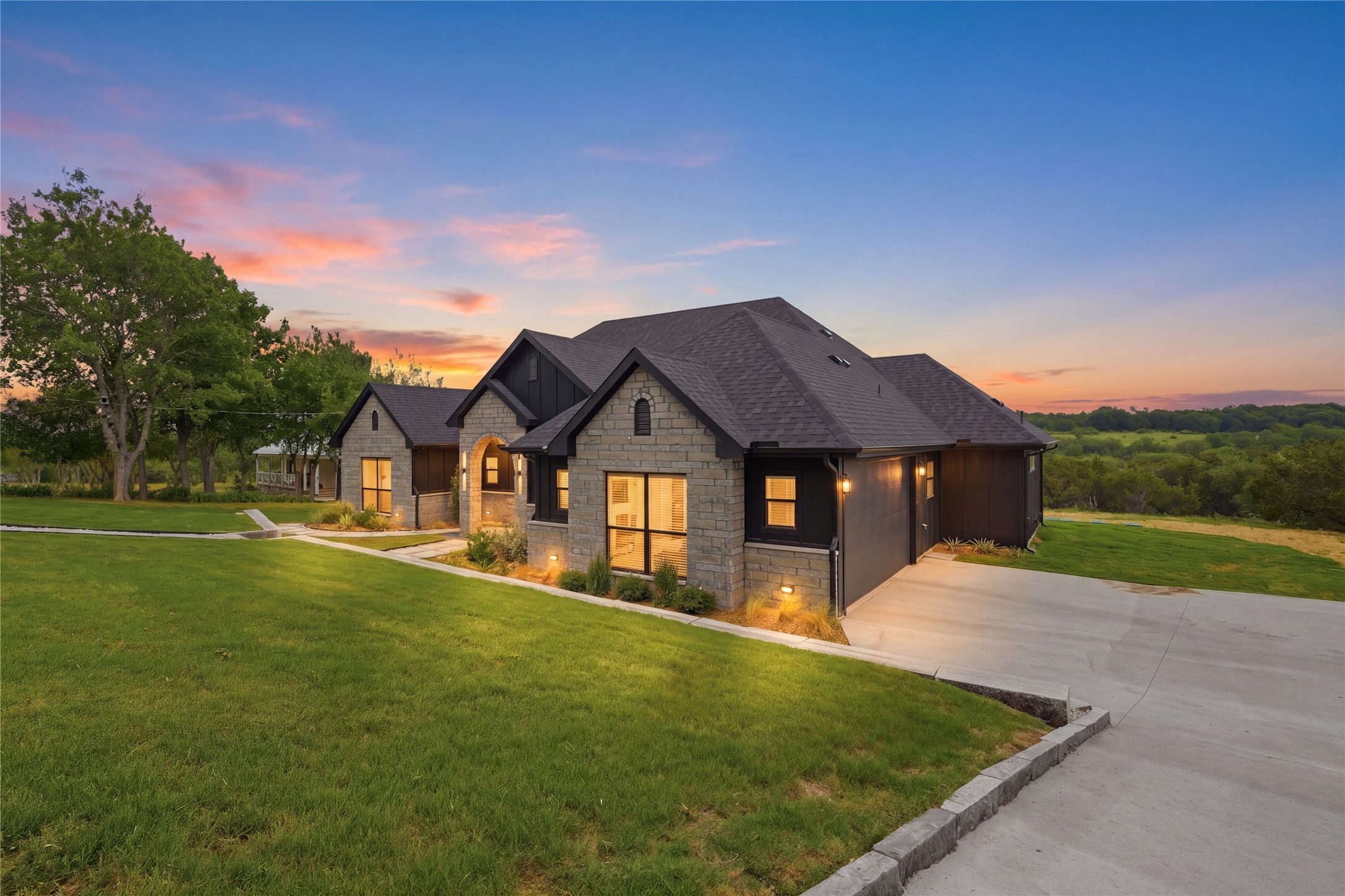 208 N Mountain Ridge Cresson TX 76035