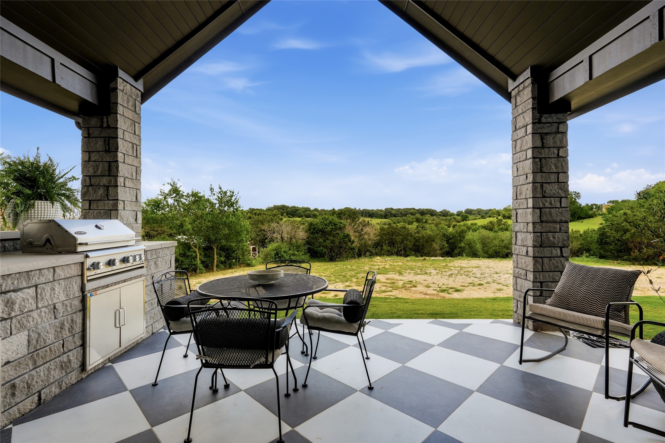 208 N Mountain Ridge Cresson TX 76035