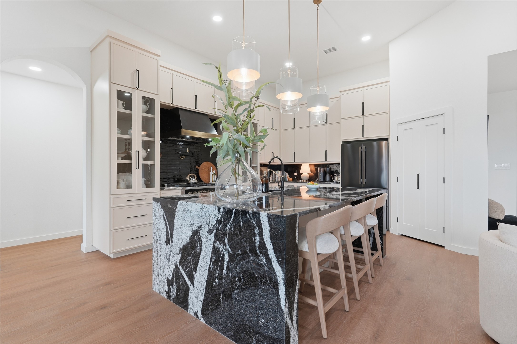 208 N Mountain Ridge Cresson TX 76035