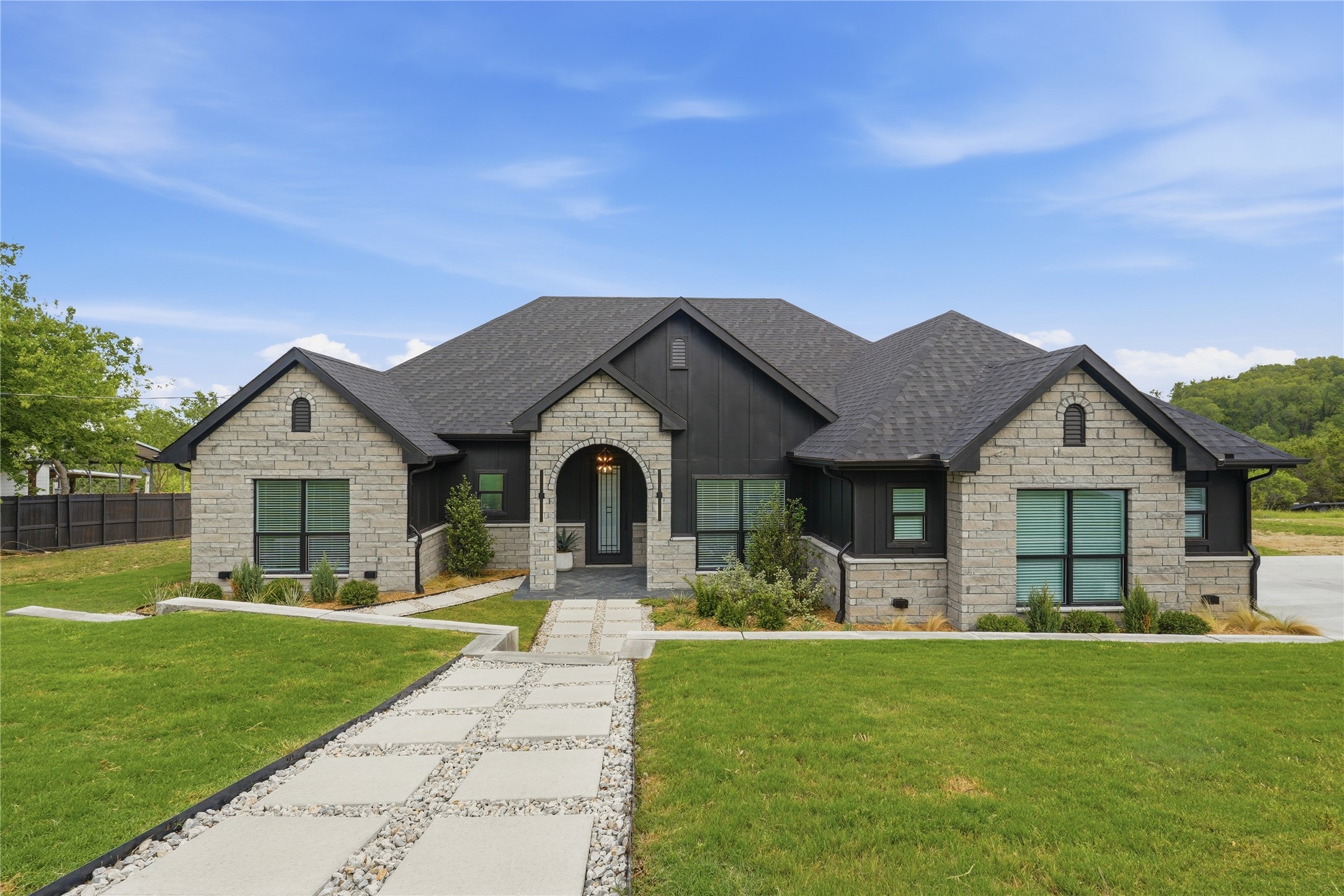 208 N Mountain Ridge Cresson TX 76035