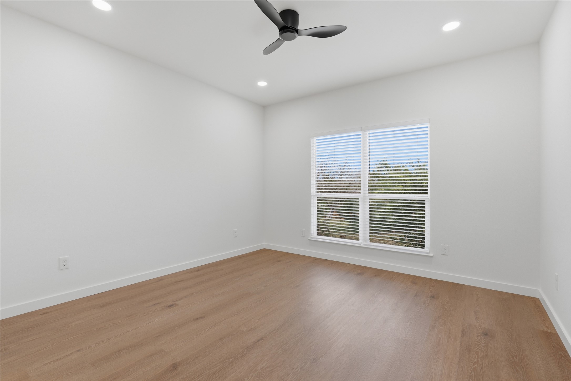 208 N Mountain Ridge Cresson TX 76035