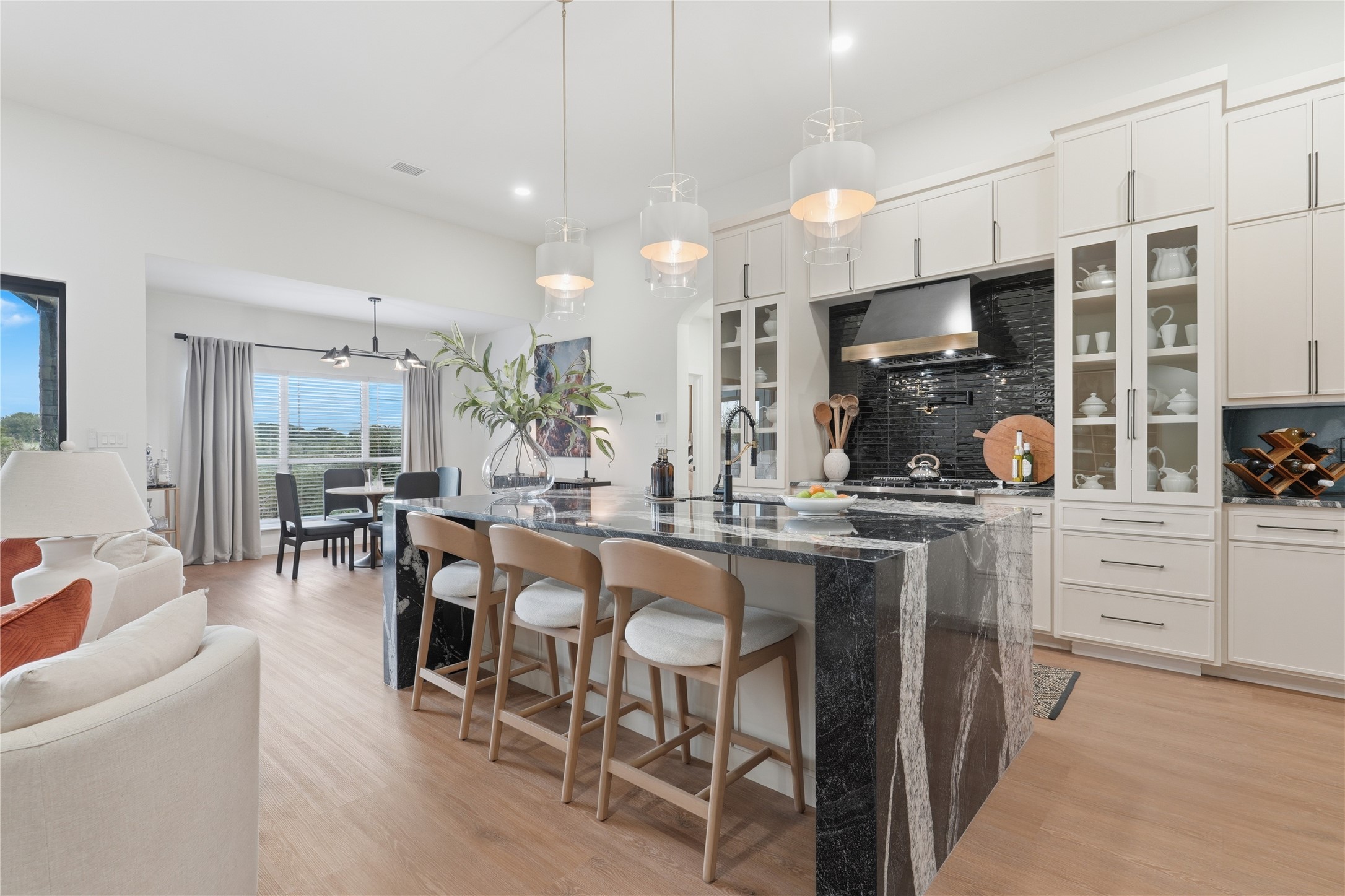 208 N Mountain Ridge Cresson TX 76035