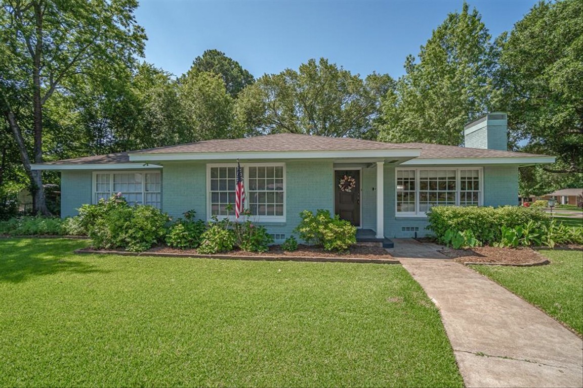 223 W High Street Grand Saline TX 75140