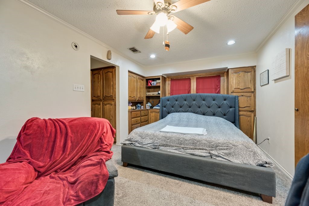 518 Colonial Drive Garland TX 75043