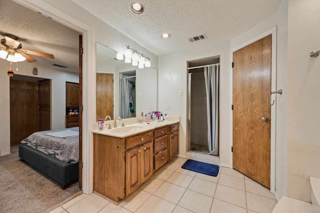 518 Colonial Drive Garland TX 75043