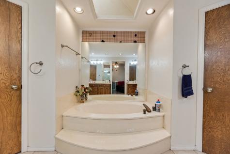 518 Colonial Drive Garland TX 75043