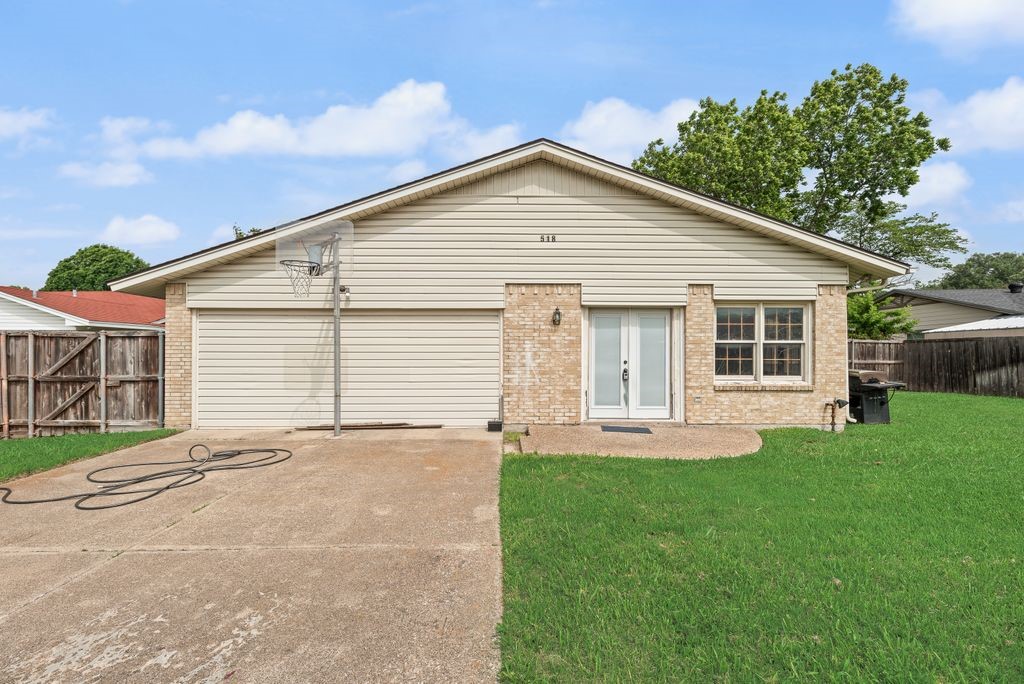 518 Colonial Drive Garland TX 75043