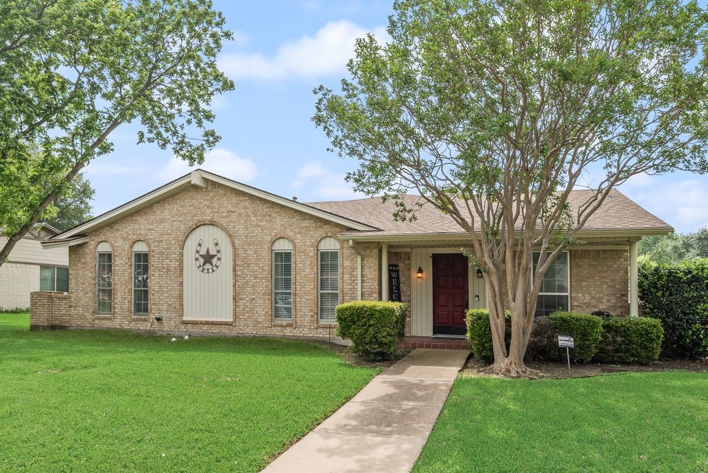 518 Colonial Drive Garland TX 75043