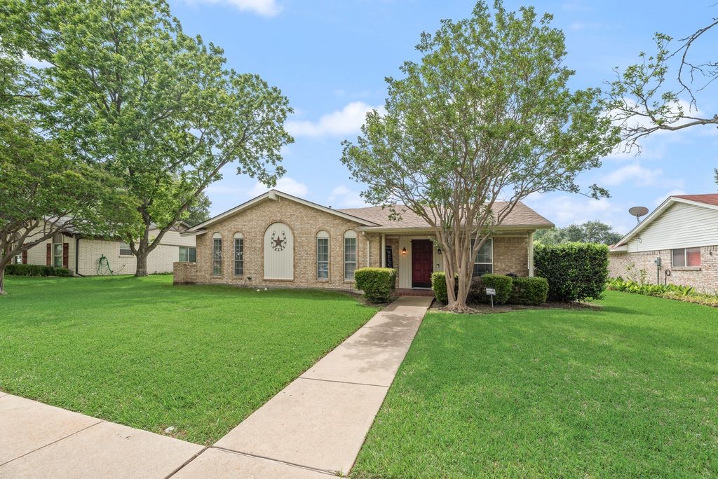 518 Colonial Drive Garland TX 75043