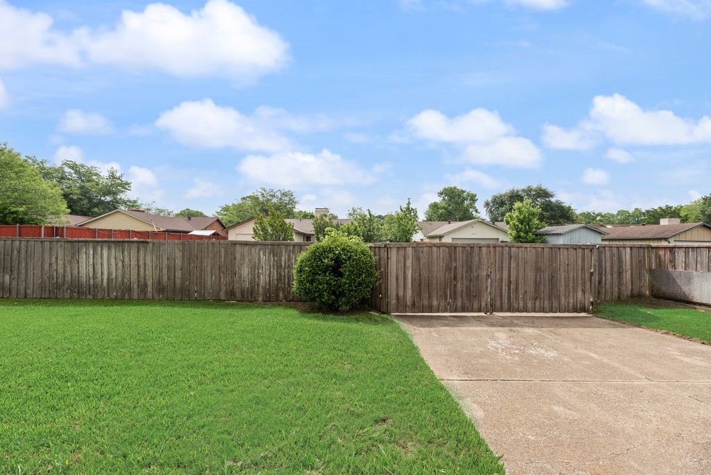 518 Colonial Drive Garland TX 75043