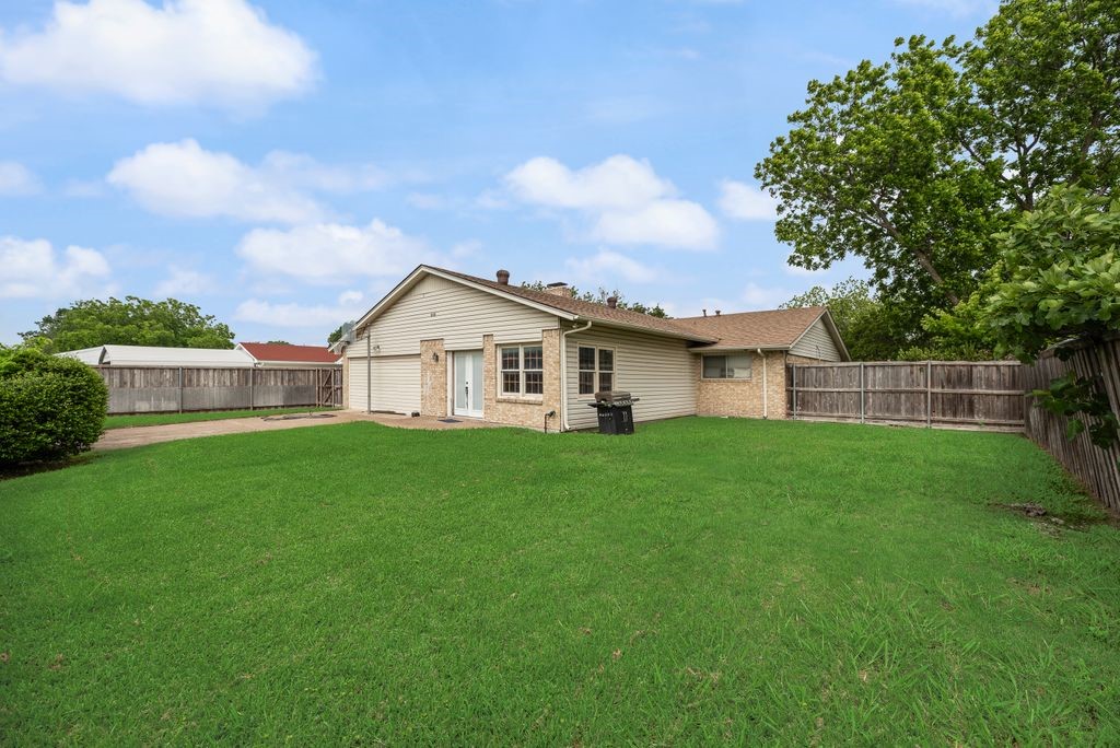 518 Colonial Drive Garland TX 75043