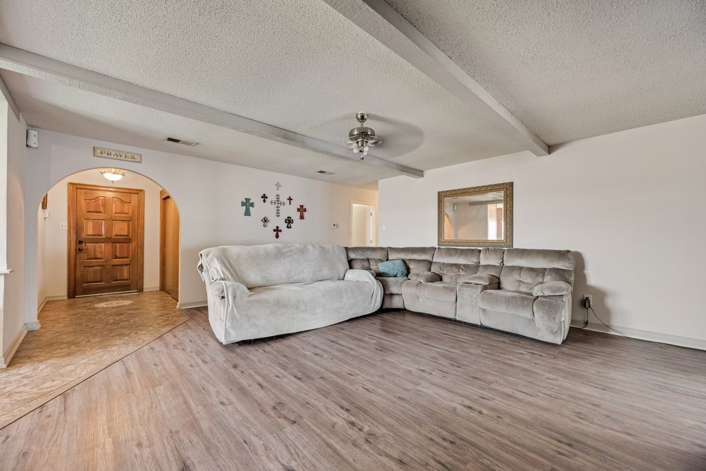 518 Colonial Drive Garland TX 75043