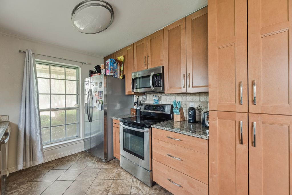 518 Colonial Drive Garland TX 75043