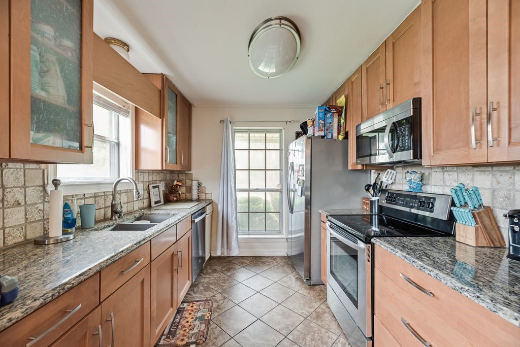 518 Colonial Drive Garland TX 75043