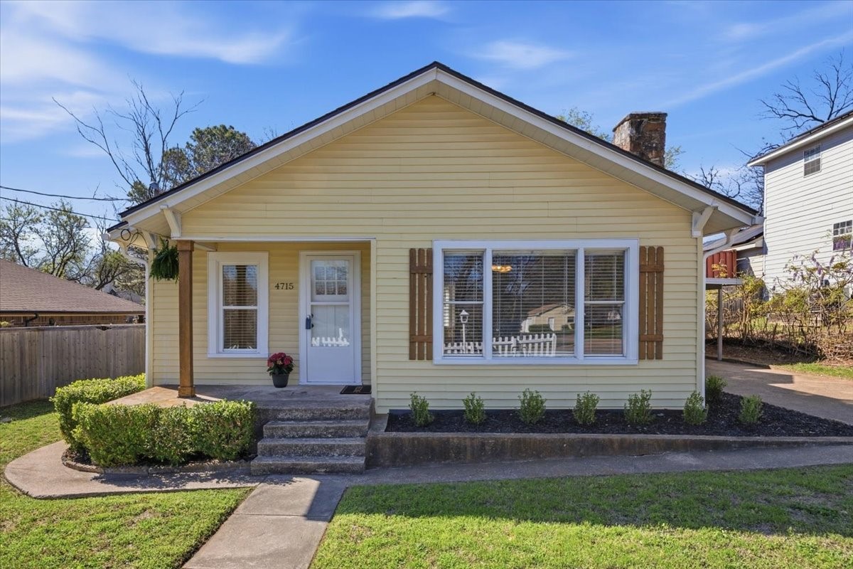 4715 White Oak Lane River Oaks TX 76114