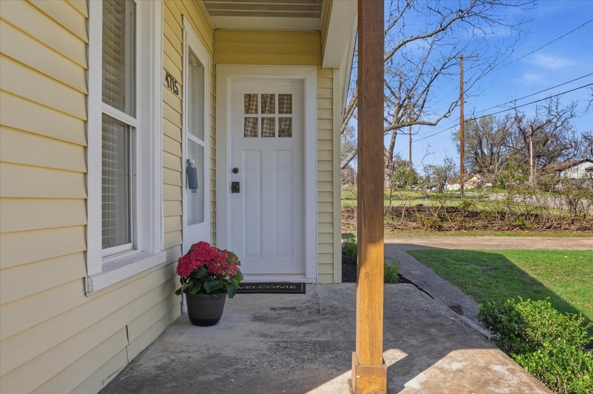 4715 White Oak Lane River Oaks TX 76114