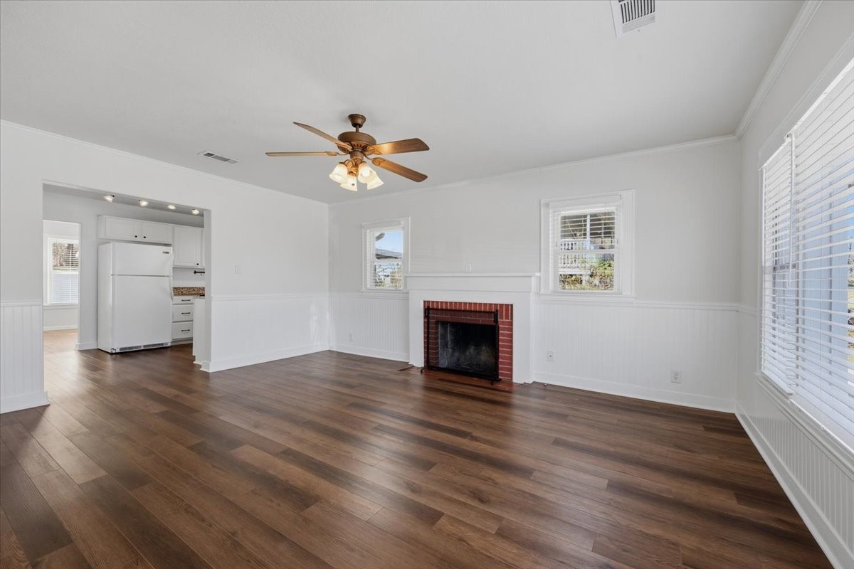 4715 White Oak Lane River Oaks TX 76114