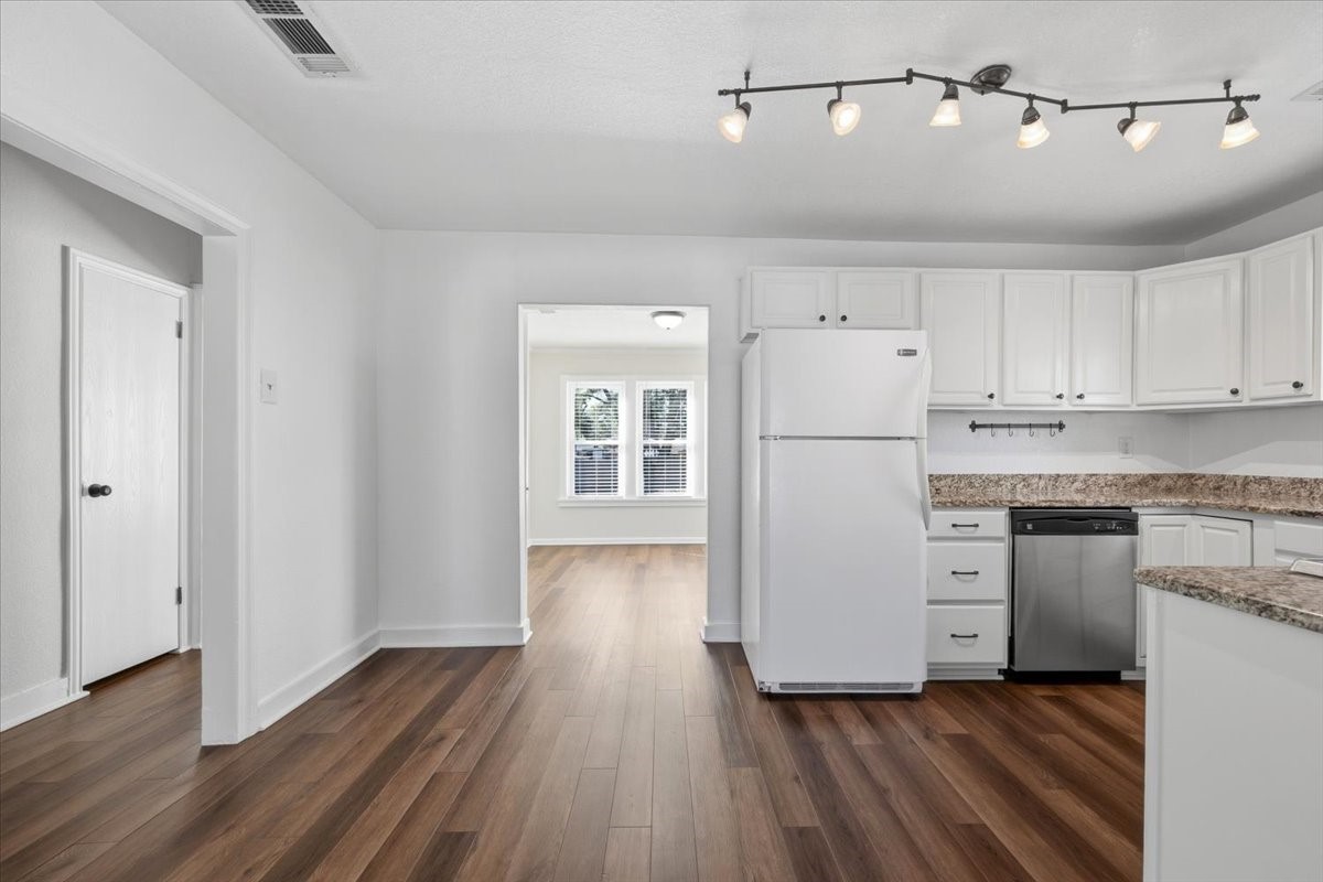 4715 White Oak Lane River Oaks TX 76114
