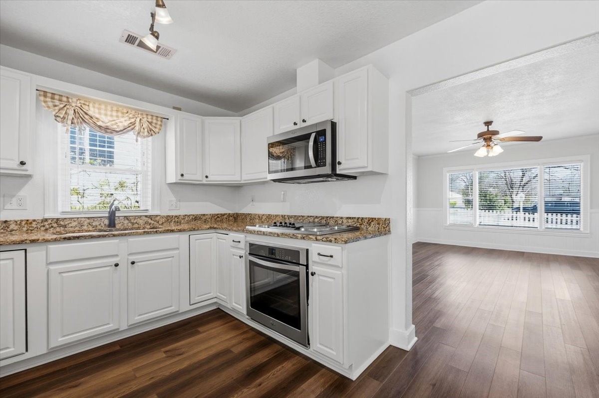 4715 White Oak Lane River Oaks TX 76114