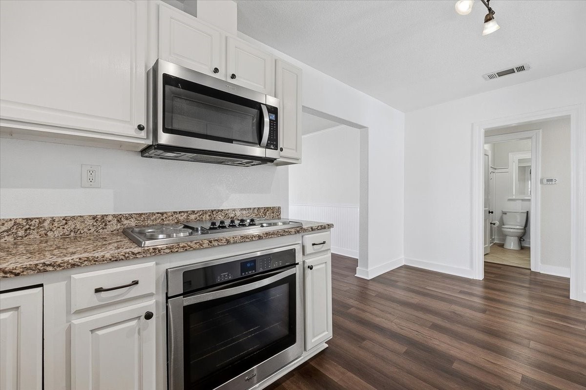4715 White Oak Lane River Oaks TX 76114