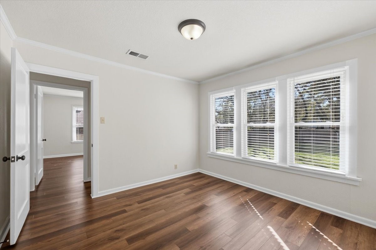 4715 White Oak Lane River Oaks TX 76114